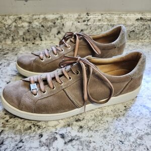 UGG Australia Milo Suede Lace up Sneaker Womens Size 9.5